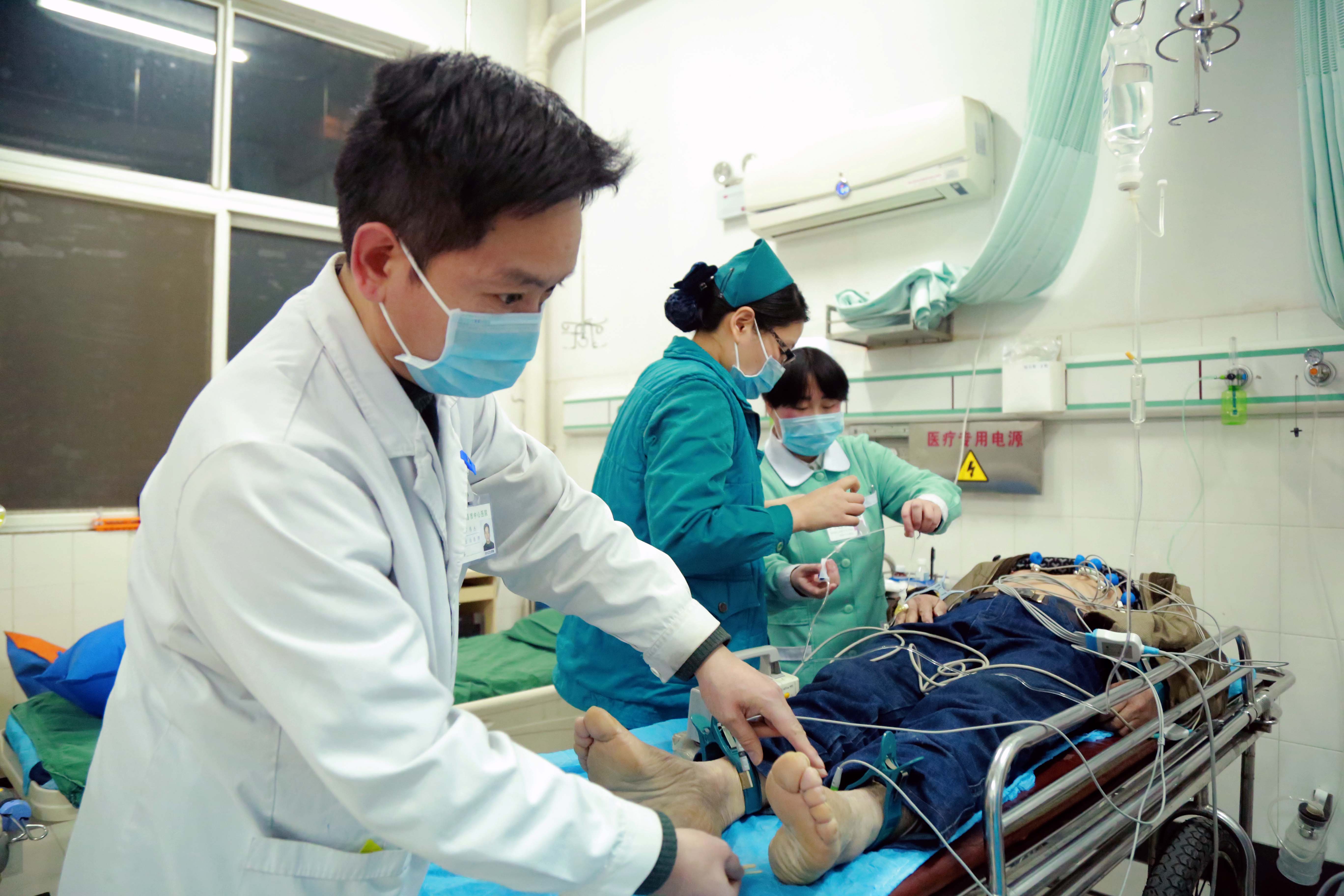10小时通宵纪实拍摄!医生、警察、旅客、新年宝宝&hellip;记录你从未见过的许昌跨年夜!